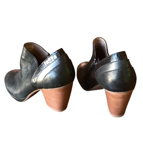 Dansko Black Distressed Leather Booties with Crocodile Trim size 39 - Picture 10 of 12